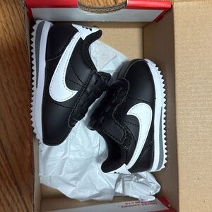 NIKE KIDS CORTEZ EASY ON (TD)
SZ 2C